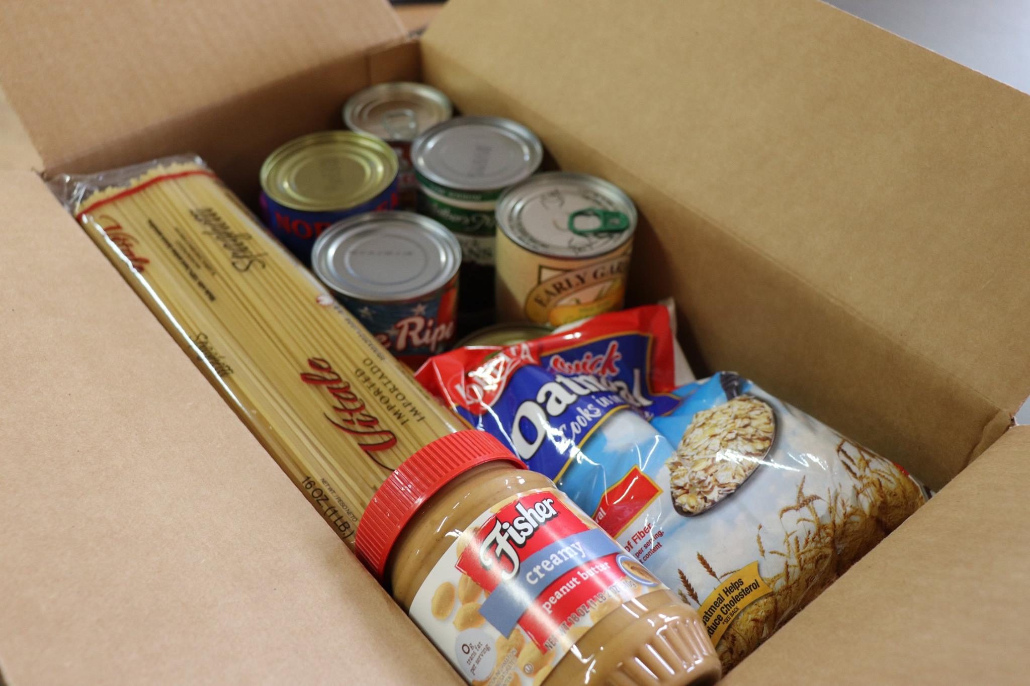 Despensas, comidas preparadas, ayuda médica y demás apoyo en Detroit -  Detroit Catholic en Español, image size:2048x1365