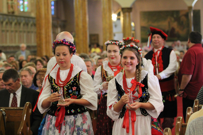 Members of the Polish Women’s Alliance of America’s Zamek Dancers carry the gifts to the altar during a Mass Mob at Detroit’s historic St. Albertus Church on Aug. 10.