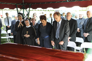 The close friends and family members of Cardinal Szoka pay their final respects at a private graveside ceremony. From left: Felician Sisters Mary Damiana and Mary Hiacenta, Mary Therese Sorensen and Mark Sorensen.