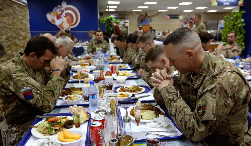 U.S. troops pray before eating a Thanksgiving meal at a NATO base in Kabul, Afghanistan, Nov. 28. (CNS photo/Omar Sobhani, Reuters) (Dec. 2, 2013)