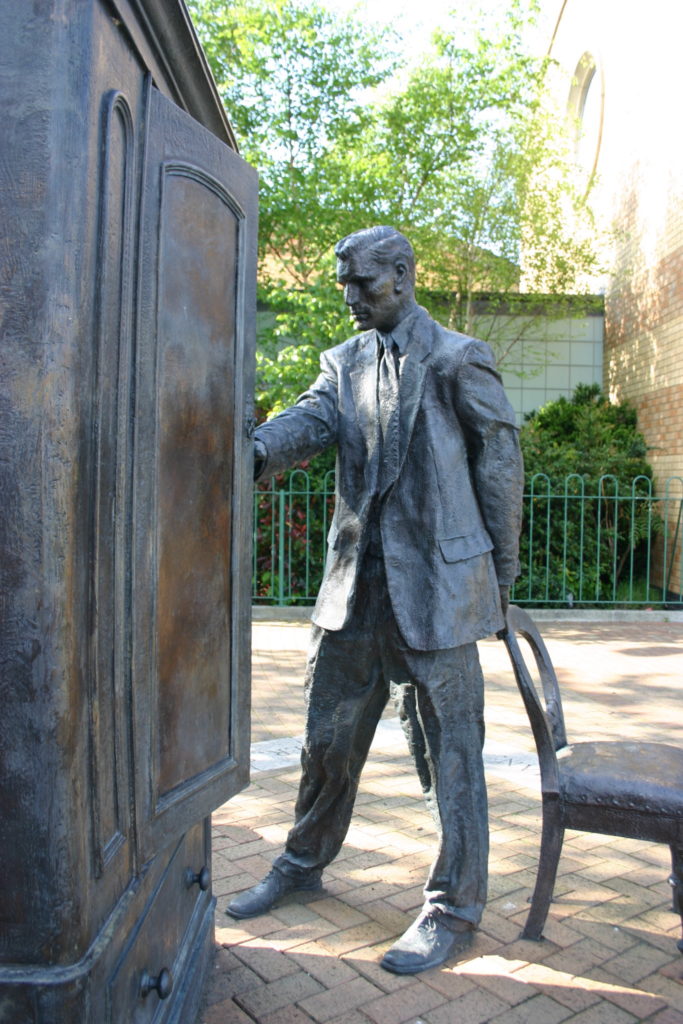 A statue of C. S. Lewis in his hometown of Belfast, Northern Ireland, depicts the famous author peering into the wardrobe of his bestselling novel “The Lion, the Witch and the Wardrobe.” Lewis, an Anglican apologist and prolific Christian author, never converted to Catholicism, but did come close around 1950, various friends and biographers say. (Genvessel | Wikimedia Commons) 